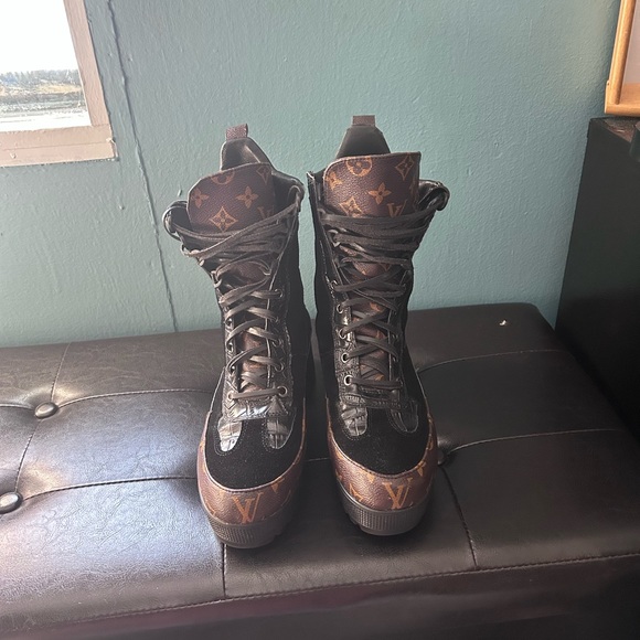 Louis Vuitton Desert Boot. Women’s size 8.5. Black and Brown. - Picture 5 of 5